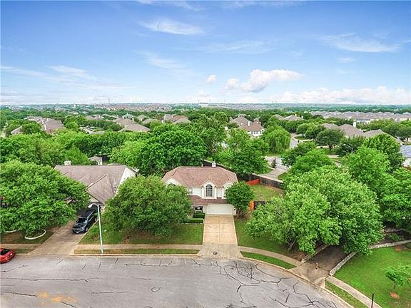 2nd image of 1009 Parkcrest Ct