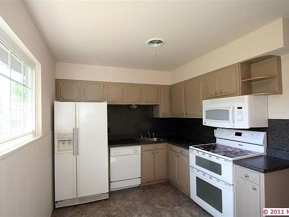 3rd image of 2307 S Poplar St
