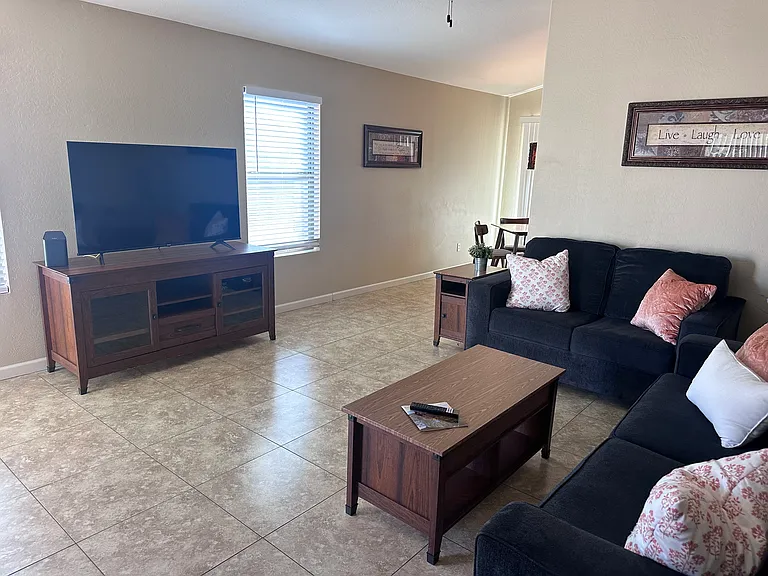 14909 W Caribbean Ln — Photo 3