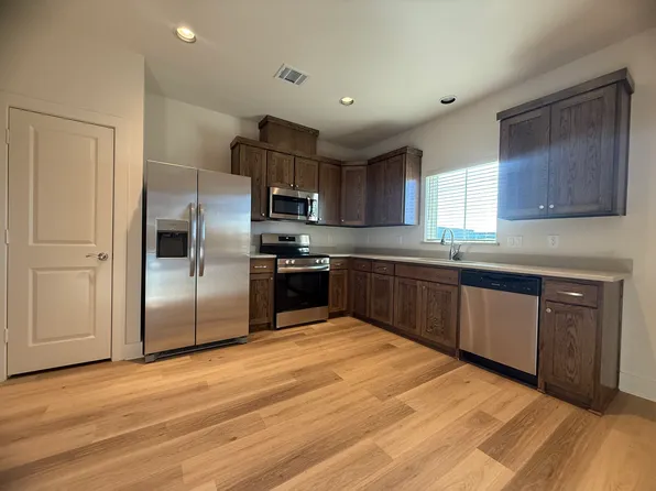 207 Railroad Ave, Sanger, TX 76266