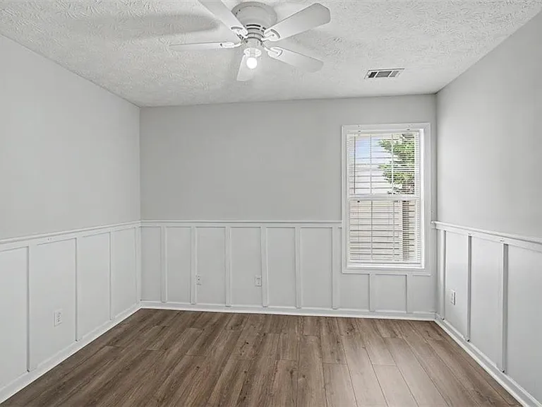 665 Peachtree Trails Dr — Photo 17