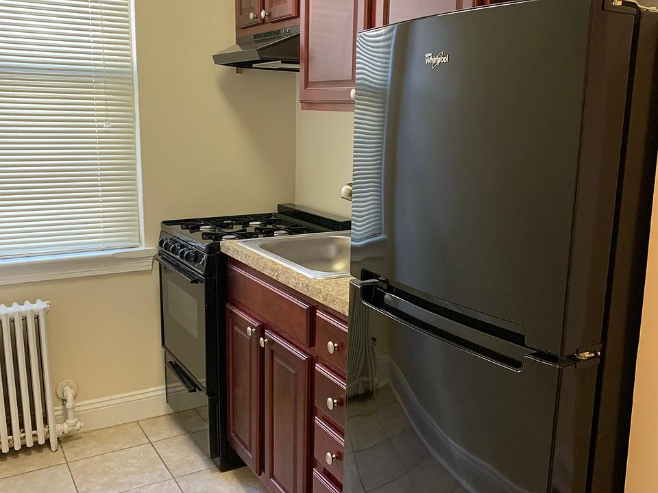 1st image of 605 Jefferson St APT 104