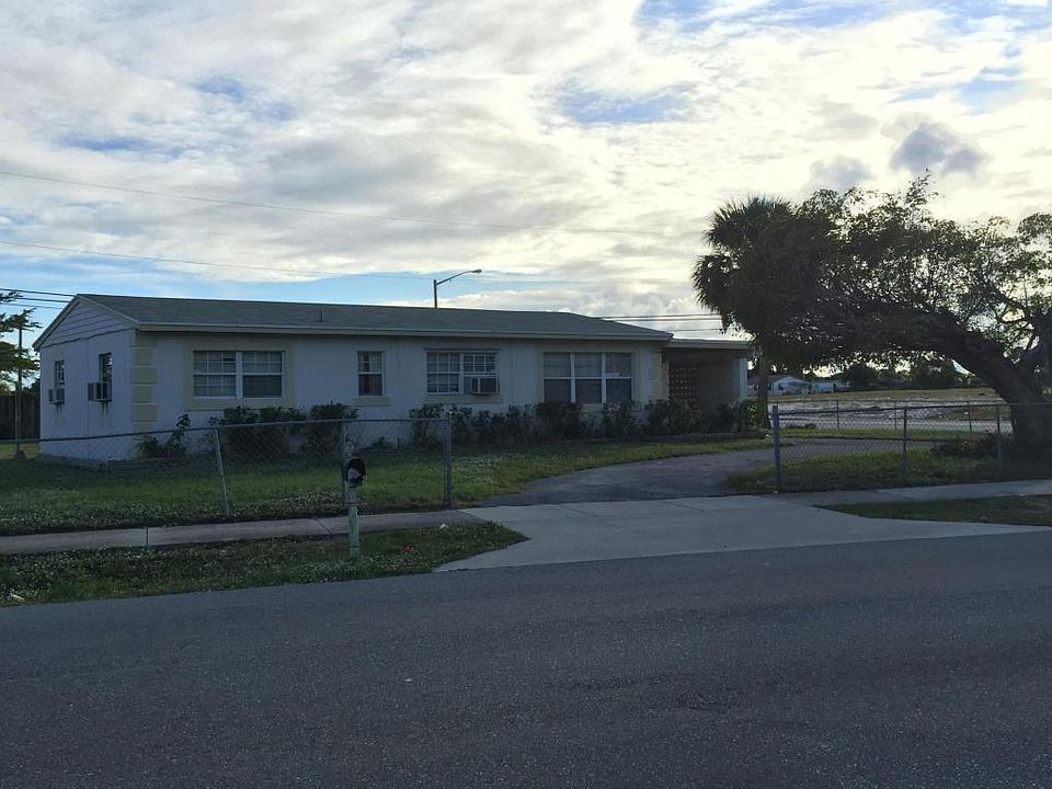 1st image of 1414 N Seacrest Blvd