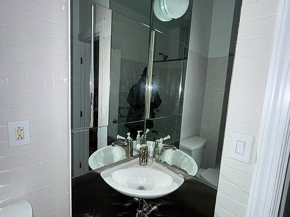 5th image of 320 W 83rd St APT 1A