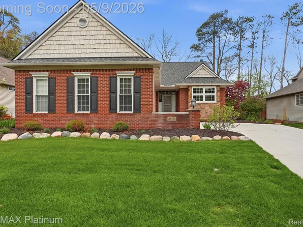 2508 Signature Dr, Pinckney, MI 48169