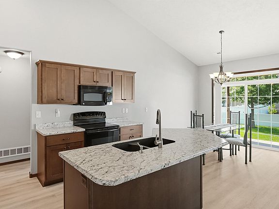 4th image of 205 E 81st Pl