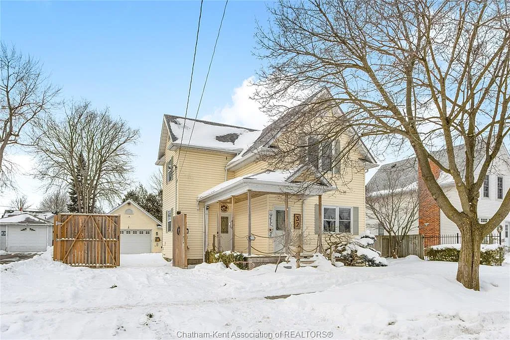 32 Hall St N photo 1