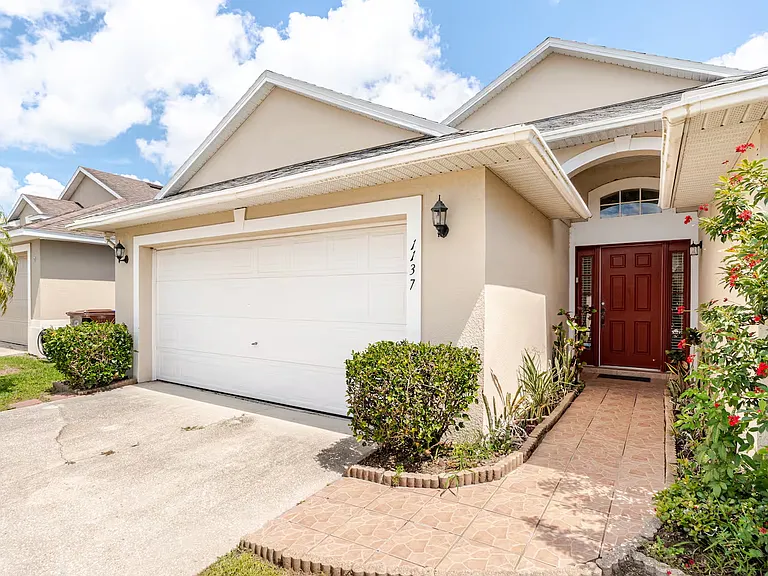 1137 Liberty Hall Dr — Photo 4