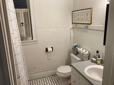 4th image of 2310 W Superior St APT 2E