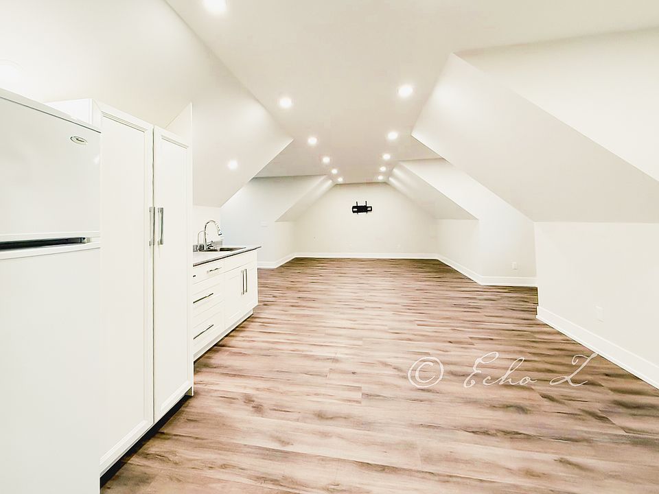 2nd image of 24648 Robertson Cres
