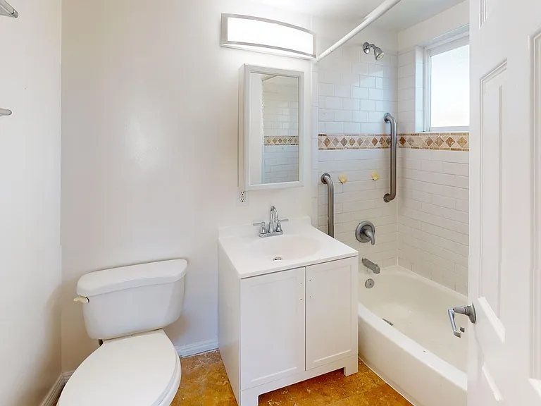 100 Palm Ave — Photo 10