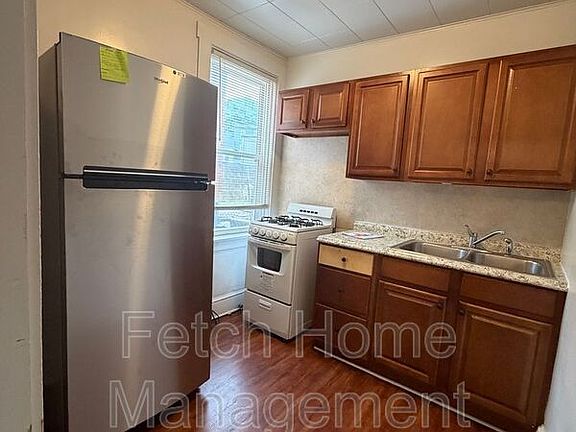 4th image of 422 W King St Floor 1