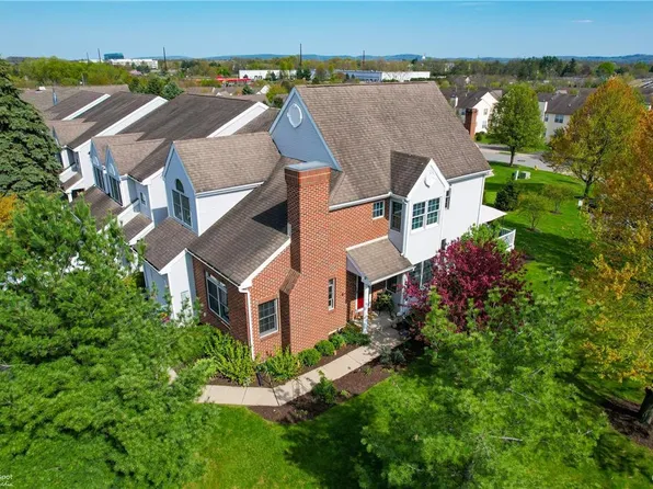 7976 Cross Creek Cir, Breinigsville, PA 18031