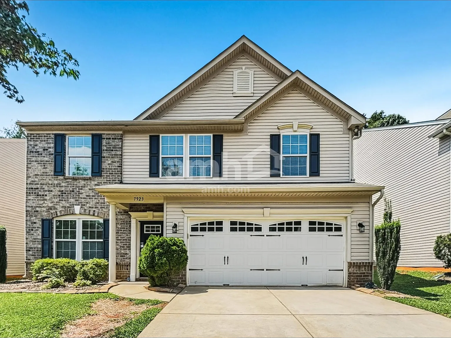 4 bed, 2.5 bath, 2738 sqft, $2,540 — Photo 1