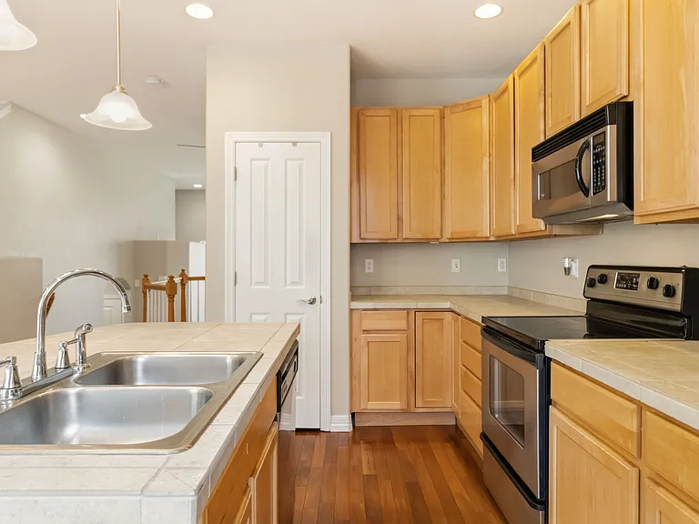9219 Kornbrust Cir — Photo 28
