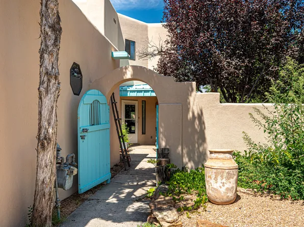 2963 Camino Piedra Lumbre, Santa Fe, NM 87505