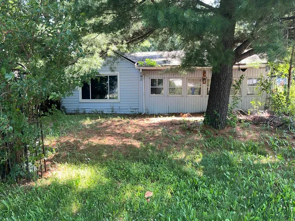 12594 Carter Rd, Pekin, IL 61554