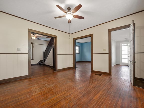 4th image of 1526 N Grand Ave