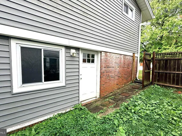 13807 Eastland St APT A, Rockville, MD 20853