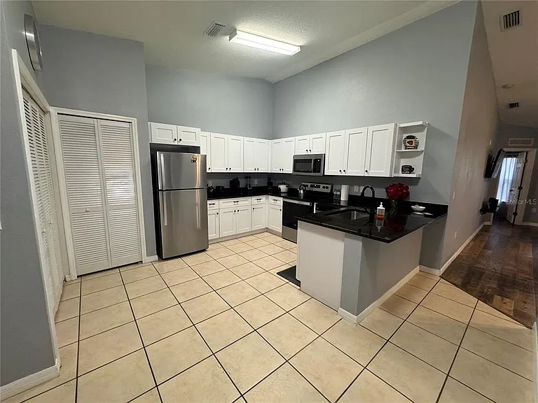2802 Club Cortile Cir #B — Photo 17