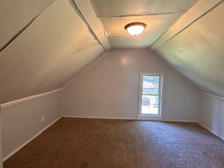 812 Huestis Ave — Photo 4