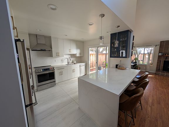 4th image of 701 King Ln