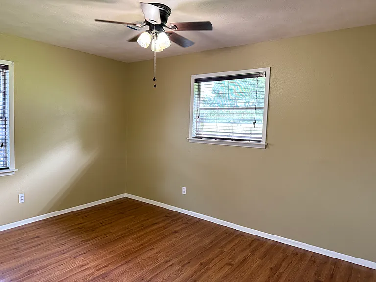 807 Temple Dr — Photo 9
