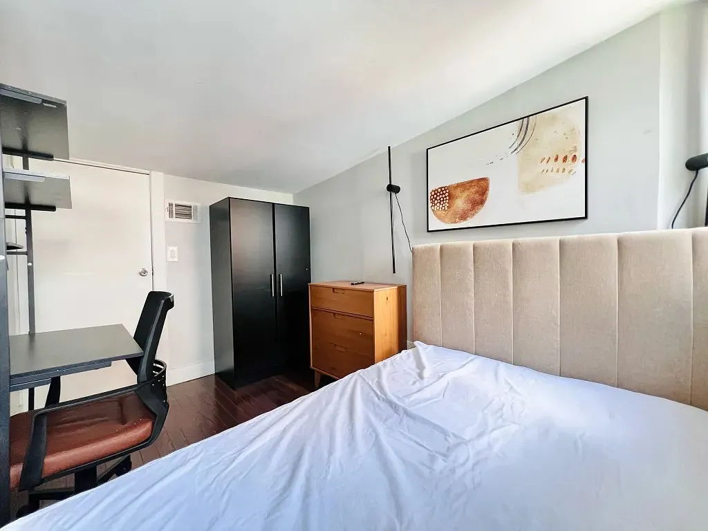 Bedroom - 1136 Willoughby Ave #3L-73