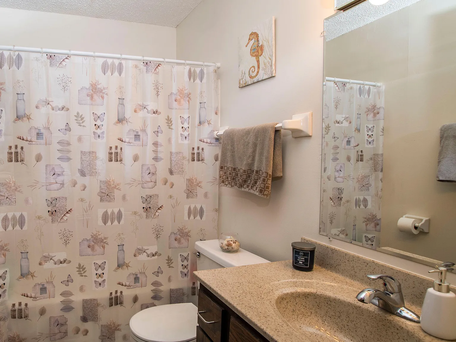 North Village — Photo 4