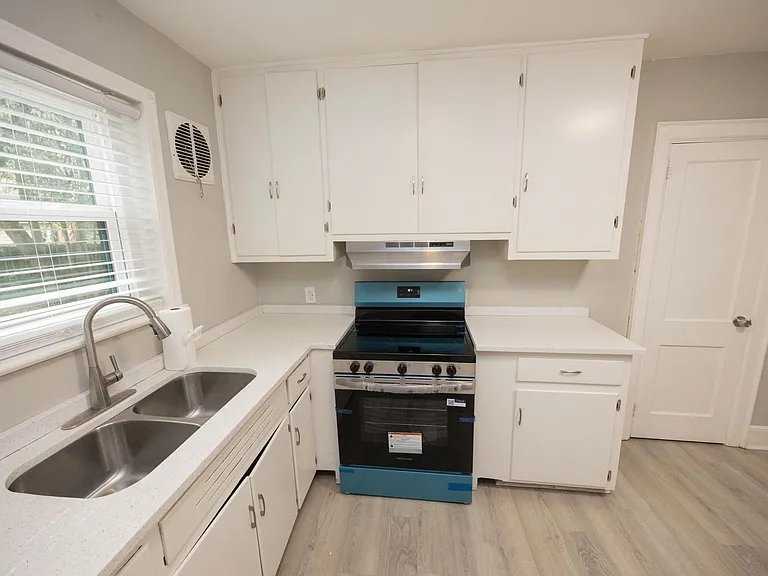 2058 Woodley Rd — Photo 20