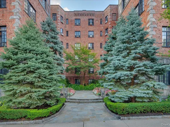 45 Pondfield Road W #4C, Bronxville, NY 10708