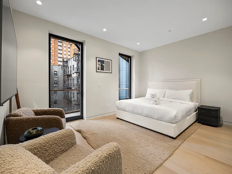 460 W 44th St #3 — Photo 11