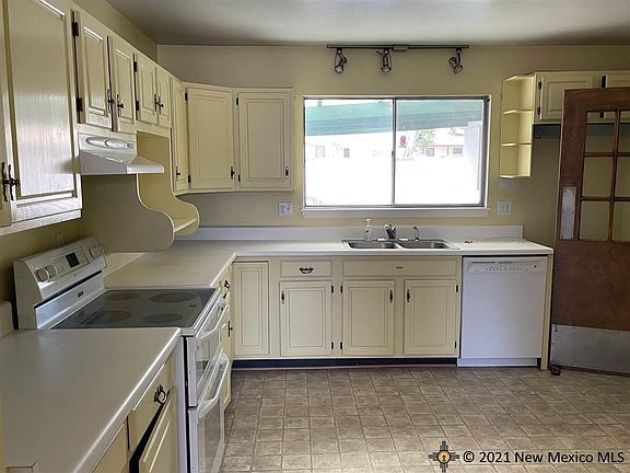 3rd image of 604 Zecca Dr
