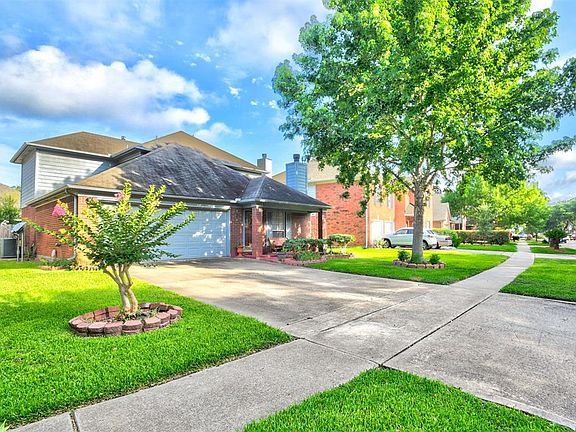 3rd image of 12122 Meadow Place Dr