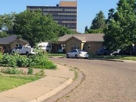 Exterior Neighborhood (street photo)