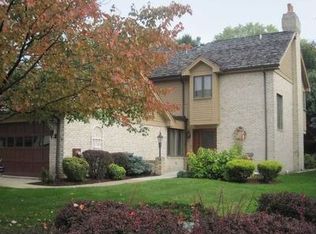 137 Village Ct, Upper St Clair, PA