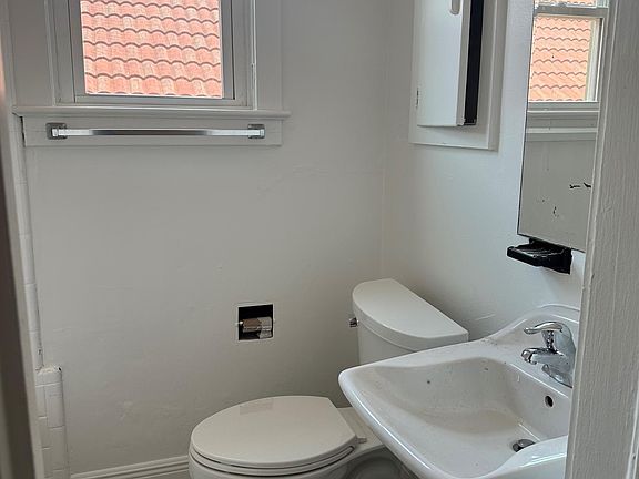5th image of 531 E Tennessee St APT B