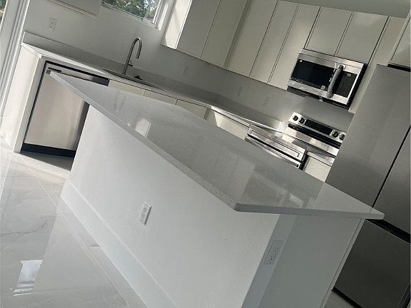 2nd image of 464 Eisenhower Blvd #464