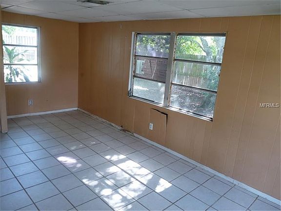 5th image of 916 Rockhill St