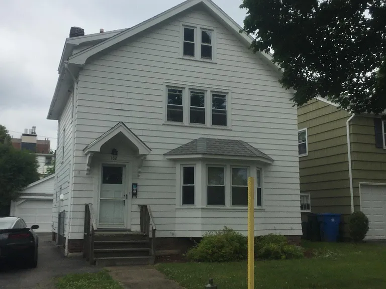 162 Rossiter Rd — Photo 1