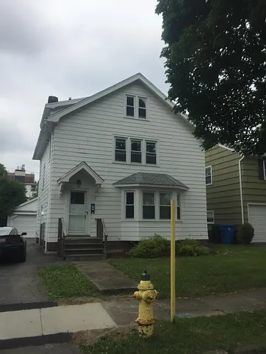 162 Rossiter Rd Photo 1