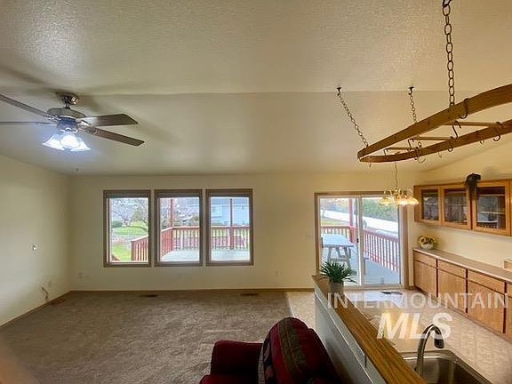 4th image of 2530 Bursell Dr