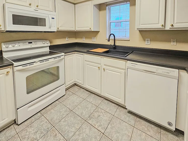 857 Ashley Michelle Ct — Photo 3