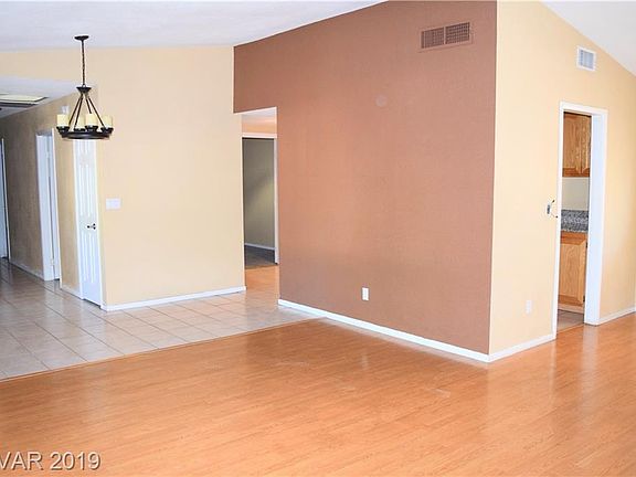 4th image of 1402 Amapola Dr