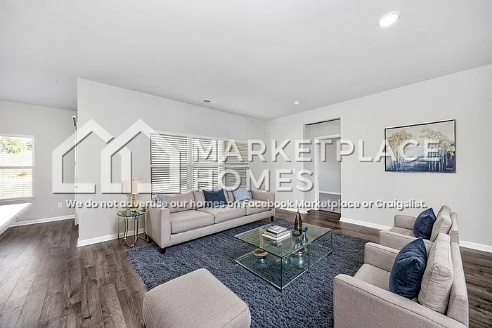 4 bed, 2.0 bath, 1967 sqft, $1,900 — Photo 4