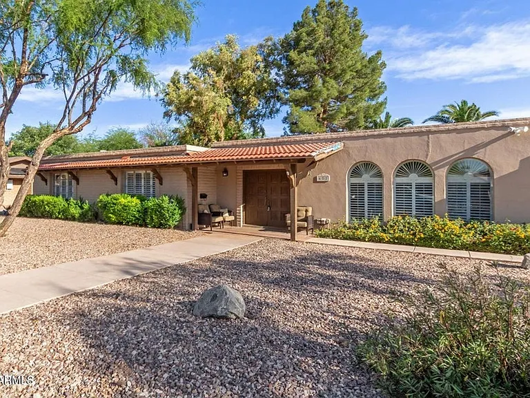 481 W Half Moon Way — Photo 2