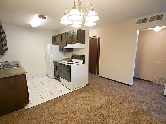 3rd image of 1260 Larpenteur Ave W #201