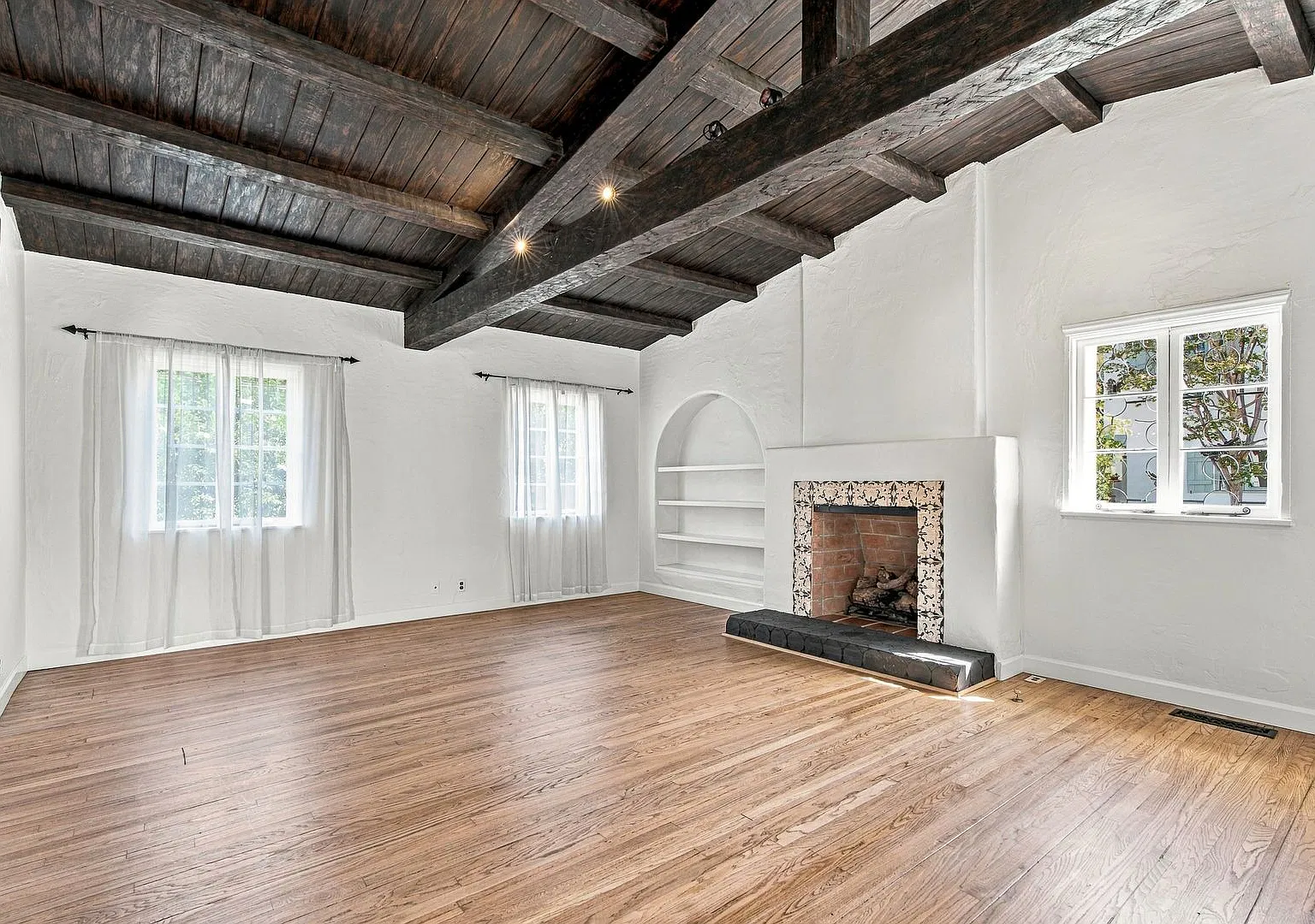 Timeless Spanish Charm Meets Modern Elegance — Photo 2