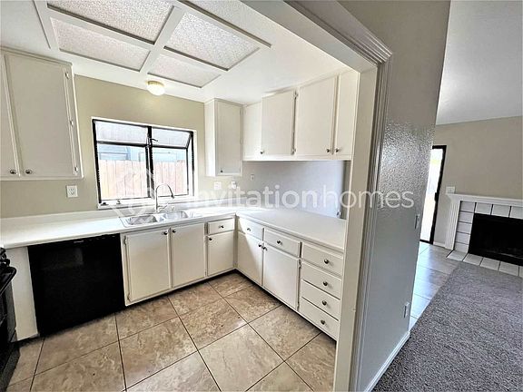 4th image of 381 Pinedale Ave