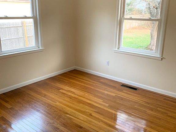 Master bedroom - 2 closets